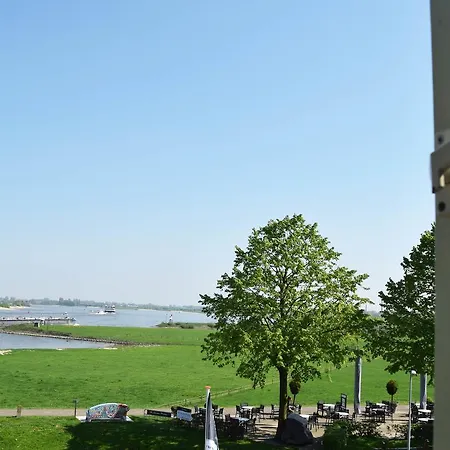 Hotel De Gouden Molen 2*